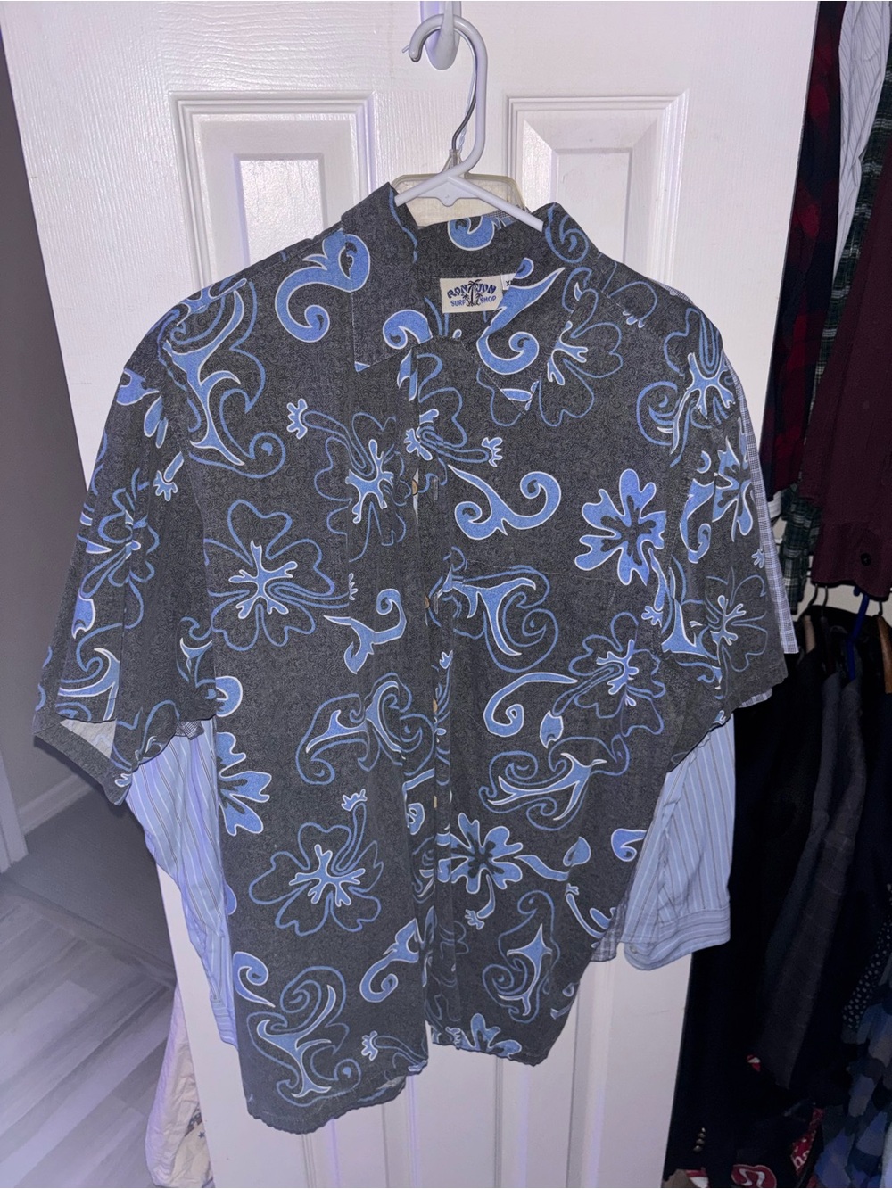 Vintage 1988 Ron Jon Gray Short Sleeve Floral Button-Up Shirt with Blue Print